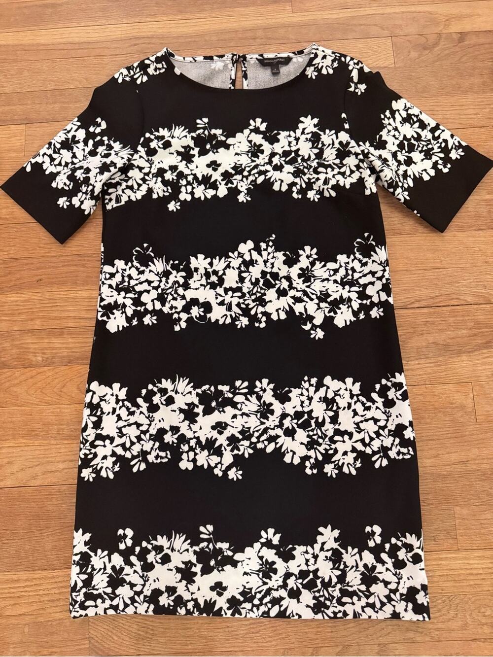 Banana Republic Women's Black White Floral Mini Shift Dress - Size 2
 b28